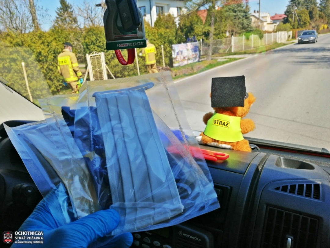 Dystrybucja maseczek dla mieszkańc&oacute;w Świerzowej Polskiej