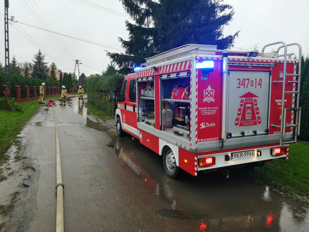 Zalana droga w Świerzowej Polskiej