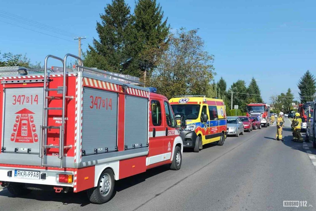 Zderzenie trzech samochod&oacute;w w Świerzowej Polskiej na ul. Krośnieńskiej